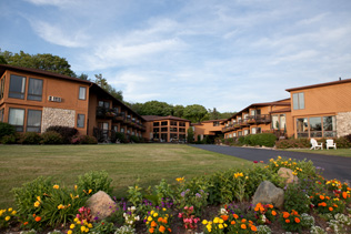 Pine Grove Resort - Flower Bed