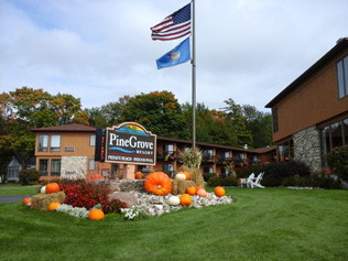 Pine Grove Resort - Front Sign